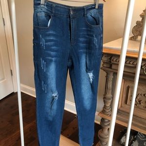 Highwaist Worn Denim Jean
